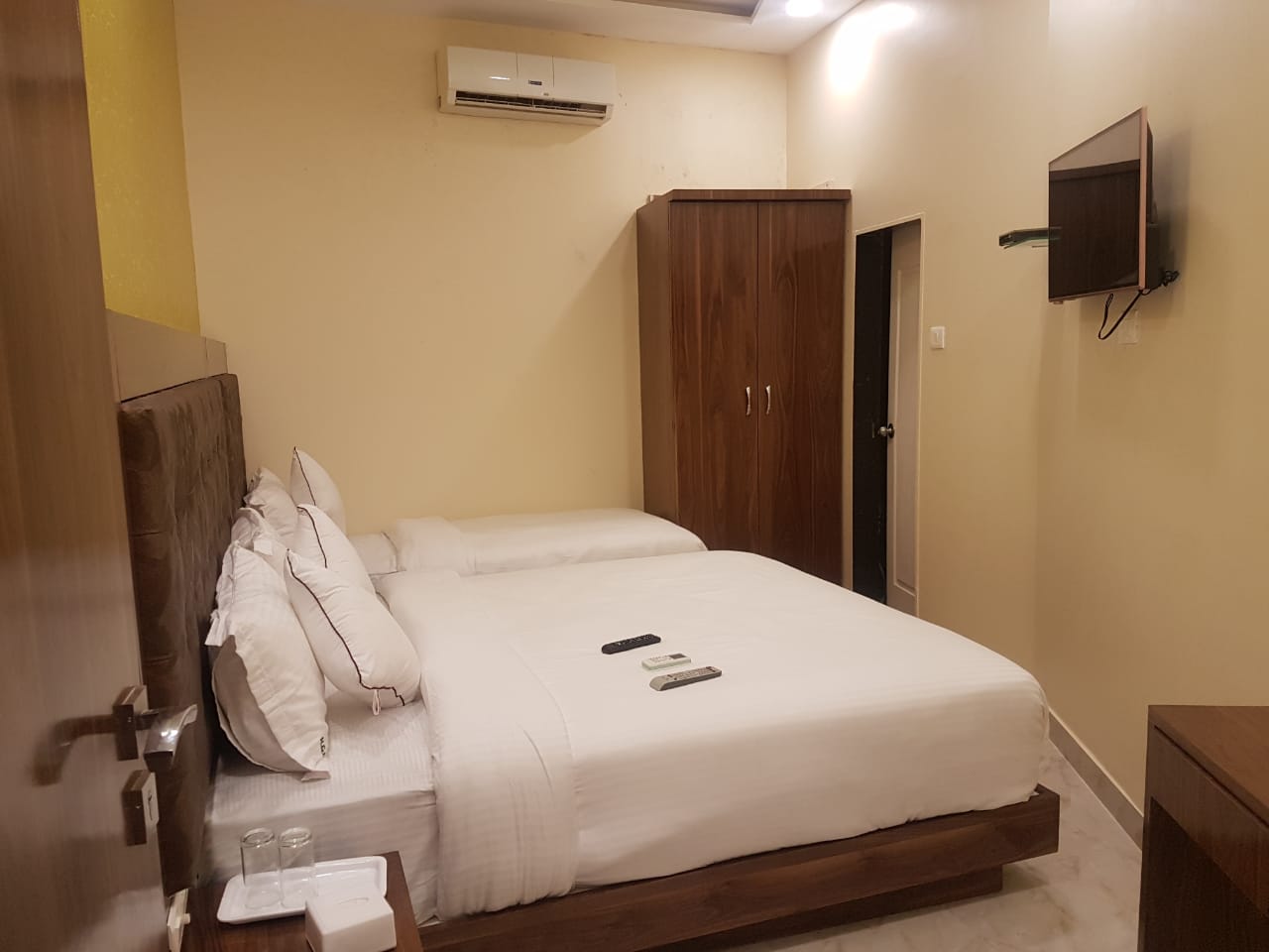 cheap hotel room in Marol Andheri